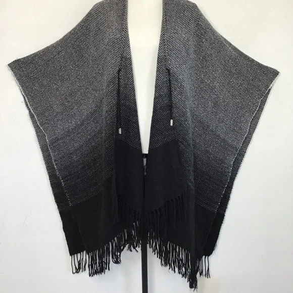 Marc New York Women Black Grey Monochrome Houndstooth Butterfly Wings Fall Cape - Picture 3 of 11